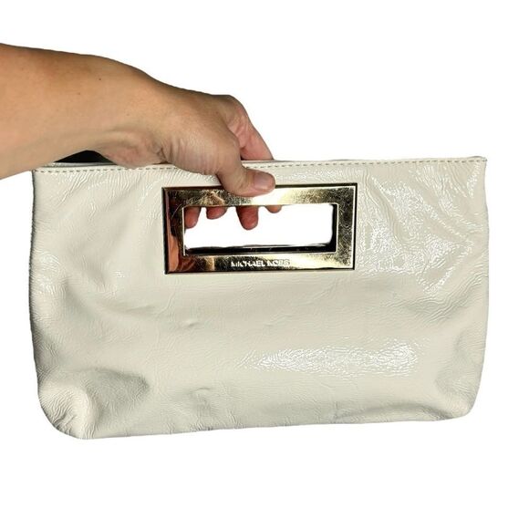 Michael Kors white crinkle patent leather cutout handle clutch bag - Picture 2 of 11